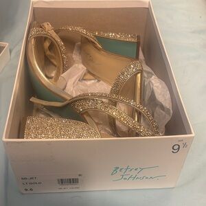 Betsey Johnson Jet Sandal. Glittering Gold and Teal Sandals 9.5